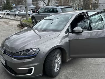 Авто Volkswagen E-Golf 2016 № 7588884