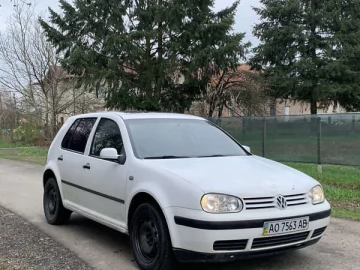 Авто Volkswagen Golf 2000 № 7589438