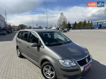 Авто Volkswagen Touran 2010 № 7591909