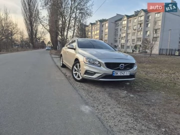 Авто Volvo V60 2016 № 7592420