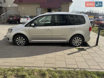 Авто Volkswagen Touran 2013 № 7593144