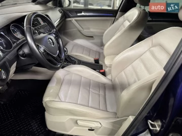 Авто Volkswagen E-Golf 2018 № 7595187