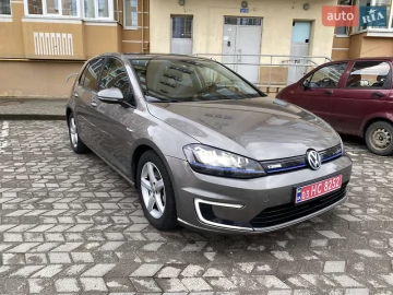 Авто Volkswagen E-Golf 2015 № 7599470