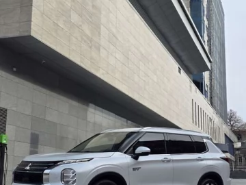 Авто Mitsubishi Outlander 2023 № 7605028