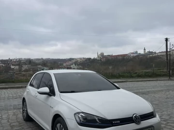 Авто Volkswagen E-Golf 2014 № 7606336