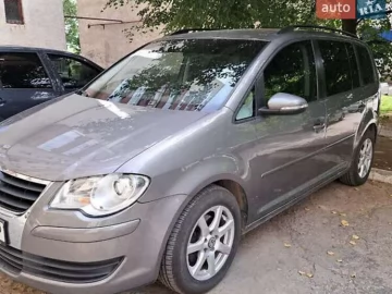 Авто Volkswagen Touran 2009 № 7607070