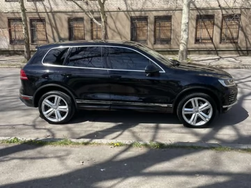 Авто Volkswagen Touareg 2015 № 7607589