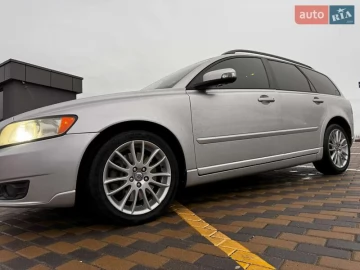 Авто Volvo V50 2009 № 7608138