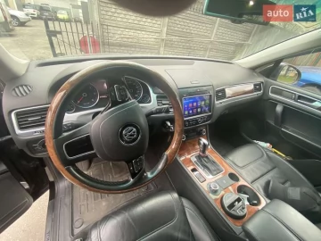 Авто Volkswagen Touareg 2011 № 7610170