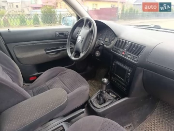 Авто Volkswagen Golf 2000 № 7610258