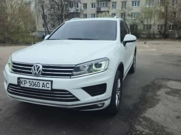 Авто Volkswagen Touareg 2015 № 7610527