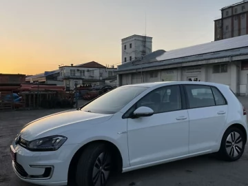Авто Volkswagen E-Golf 2016 № 7611052