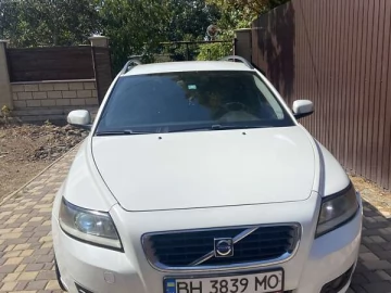 Авто Volvo V50 2009 № 7613098