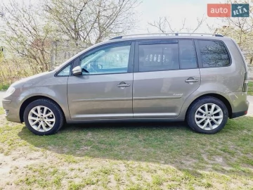 Авто Volkswagen Touran 2010 № 7613139