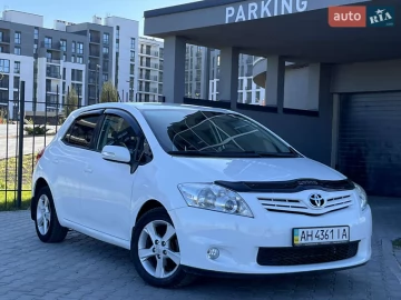 Авто Toyota Auris 2012 № 7614183