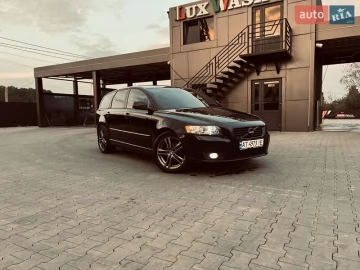 Авто Volvo V50 2010 № 7614215