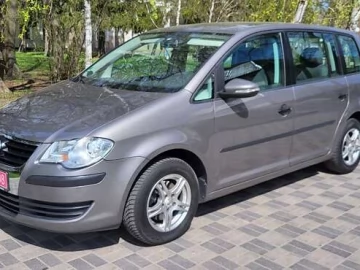 Авто Volkswagen Touran 2010 № 7619350