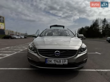 Авто Volvo V60 2015 № 7619739
