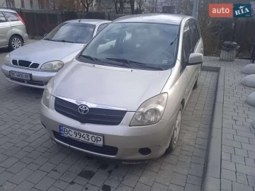 Авто Toyota Corolla Verso 2002 № 7621903