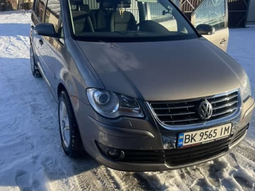 Авто Volkswagen Touran 2007 № 7629836