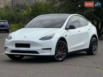 Авто Tesla Model Y 2023 № 7632471