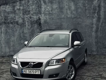 Авто Volvo V50 2010 № 7633918