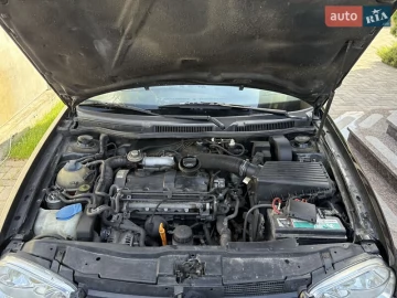 Авто Volkswagen Golf 2000 № 7635224