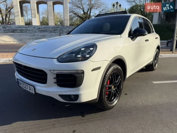 Авто Porsche Cayenne 2015 № 7636633