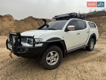 Авто Mitsubishi L 200 2011 № 7641303