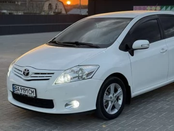 Авто Toyota Auris 2012 № 7643298
