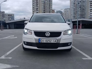 Авто Volkswagen Touran 2010 № 7645166