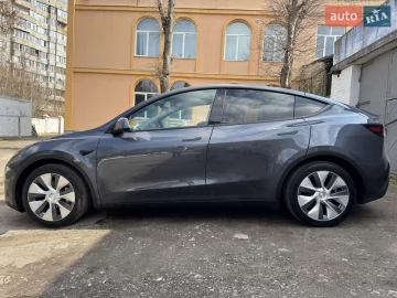 Авто Tesla Model Y 2023 № 7646183