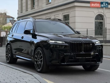 Авто BMW X7 2023 № 7646956