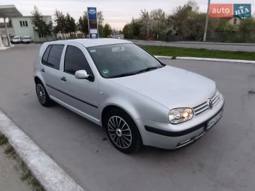 Авто Volkswagen Golf 2000 № 7647433