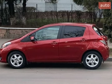 Авто Toyota Yaris 2012 № 7648647