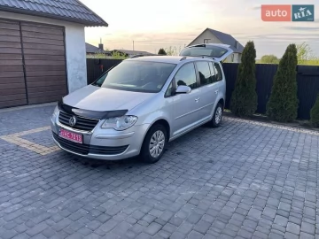 Авто Volkswagen Touran 2009 № 7649509