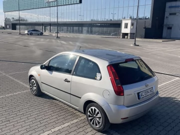 Авто Ford Fiesta 2004 № 7650634