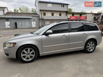 Авто Volvo V50 2010 № 7650925