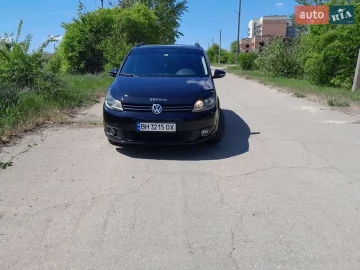 Авто Volkswagen Touran 2011 № 7652876