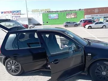 Авто Volkswagen Golf 2000 № 7654252
