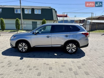 Авто Mitsubishi Outlander 2018 № 7654358