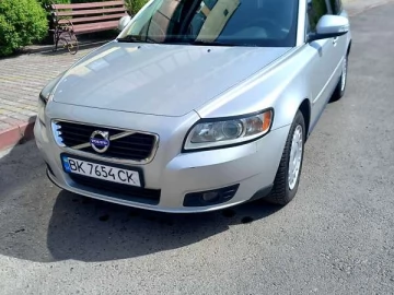Авто Volvo V70 2010 № 7654756