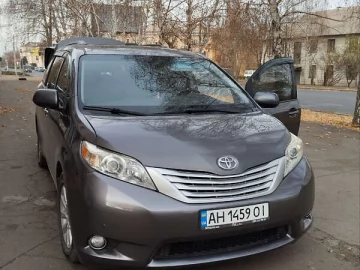 Авто Toyota Sienna 2010 № 7655836