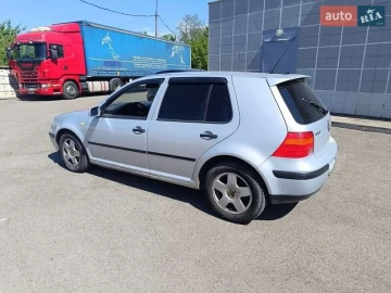 Авто Volkswagen Golf 2000 № 7659871