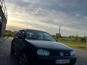 Авто Volkswagen Golf 2000 № 7660225