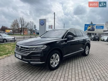 Авто Volkswagen Touareg 2018 № 7661167