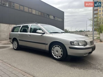 Авто Volvo V70 2001 № 7661406