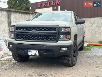 Авто Chevrolet Silverado 2015 № 7662369