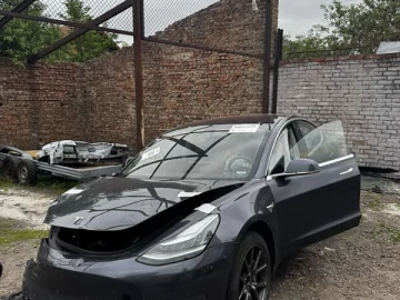 Авто Tesla Model 3 2019 № 7662580