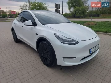 Авто Tesla Model Y 2023 № 7662673